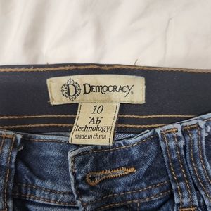 Democracy slightly distressed jeans. Mid-rise, tapered ankle